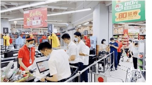 即日起,深圳超市門店經(jīng)營場所范圍內(nèi)暫停堂食服務